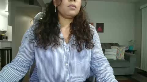 Snapshot of sheilyn_smith chatting on 10.14.25 sheilyn_smith online show from 10.14.25