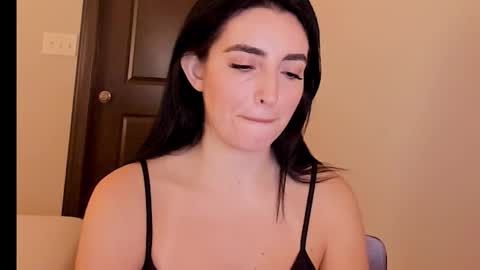 Snapshot of sheisallthat chatting on 11.05.25 sheisallthat online show from 11.05.25