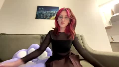 Snapshot of shelbadeahl chatting on 07.12.26 Kate online show from 07.12.26
