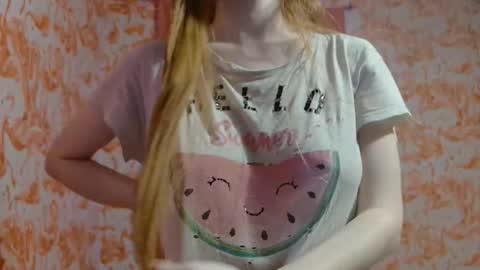 Snapshot of shelikessoymilk chatting on 01.16.26 Erika online show from 01.16.26