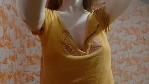 Snapshot of shelikessoymilk chatting on 01.18.26 Erika online show from 01.18.26