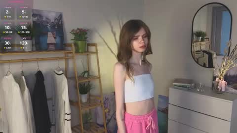 Snapshot of shelleyborom chatting on 03.08.25 Sofia online show from 03.08.25