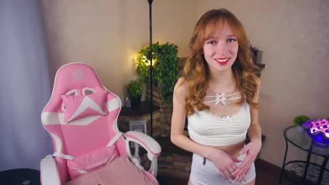 Snapshot of shelleybuss chatting on 03.04.25 Shelley night Tate day online show from 03.04.25