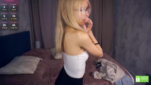 Snapshot of shelleybuss chatting on 09.22.25 Shelley night Tate day online show from 09.22.25