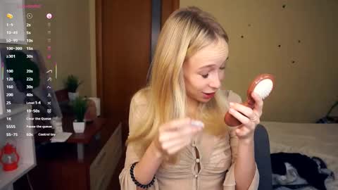 Snapshot of shelleybuss chatting on 10.21.25 Shelley night Tate day online show from 10.21.25