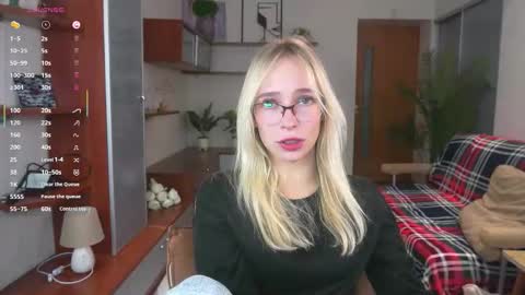 Snapshot of shelleybuss chatting on 10.24.25 Shelley night Tate day online show from 10.24.25