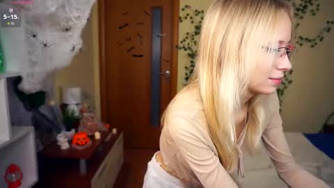 Snapshot of shelleybuss chatting on 10.30.25 Shelley night Tate day online show from 10.30.25