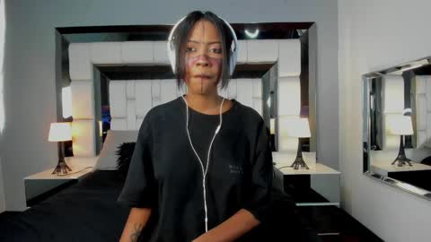 Snapshot of sherlynchantel chatting on 12.08.24 Sherlynchantels Cam online show from 12.08.24