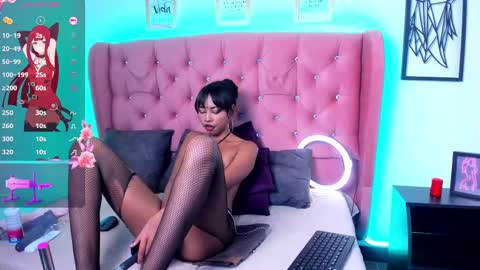 Snapshot of sherlynchantel chatting on 12.10.24 Sherlynchantels Cam online show from 12.10.24