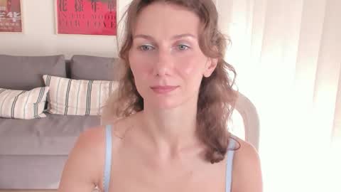 Snapshot of shesleepsnaked chatting on 10.15.25 shesleepsnaked online show from 10.15.25