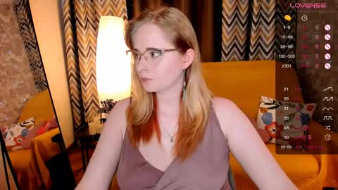 Snapshot of sheslinki chatting on 05.01.26 Hello guys my name is Aemilia online show from 05.01.26