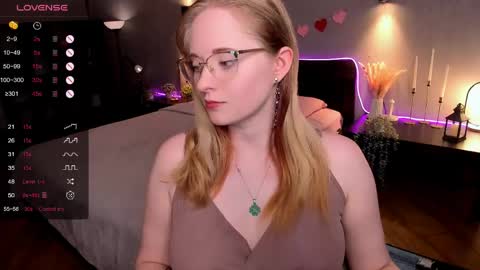 Snapshot of sheslinki chatting on 05.24.26 Hello guys my name is Aemilia online show from 05.24.26
