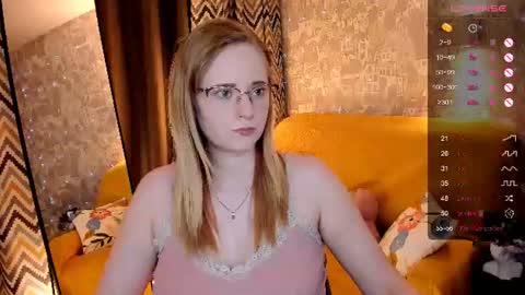 Snapshot of sheslinki chatting on 06.05.26 Hello guys my name is Aemilia online show from 06.05.26