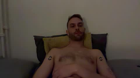 Snapshot of shiggyvara chatting on 10.03.25 phil. online show from 10.03.25