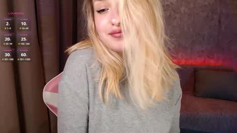 Snapshot of shine_polly chatting on 11.01.25 Polly online show from 11.01.25