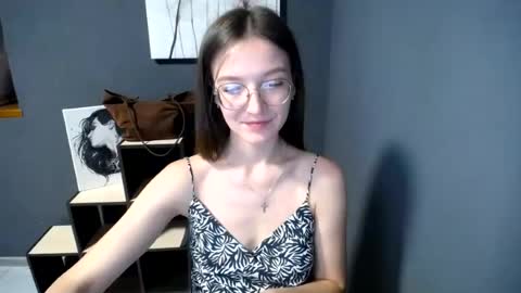 Snapshot of shining_pearl chatting on 06.25.26 Jesica online show from 06.25.26