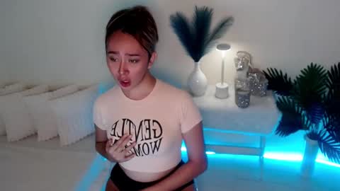 WET AND WILD YHANNA online show from 09.19.25