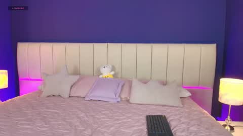 Snapshot of shizuko___ chatting on 10.14.25 Valentina online show from 10.14.25