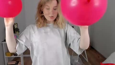 Snapshot of shoggothy chatting on 10.11.25 Agatha online show from 10.11.25