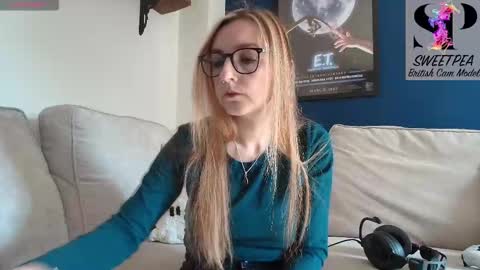 Snapshot of short_sweetpea chatting on 09.30.25 short sweetpea online show from 09.30.25