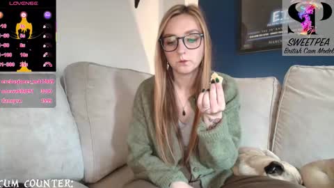 Snapshot of short_sweetpea chatting on 10.01.25 short sweetpea online show from 10.01.25