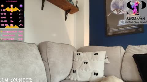 Snapshot of short_sweetpea chatting on 10.09.25 short sweetpea online show from 10.09.25