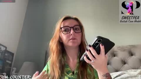 Snapshot of short_sweetpea chatting on 10.13.25 short sweetpea online show from 10.13.25