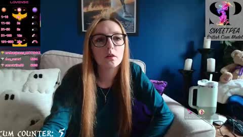 Snapshot of short_sweetpea chatting on 10.16.25 short sweetpea online show from 10.16.25