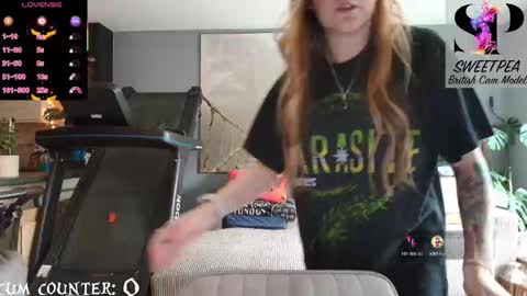 Snapshot of short_sweetpea chatting on 10.17.25 short sweetpea online show from 10.17.25