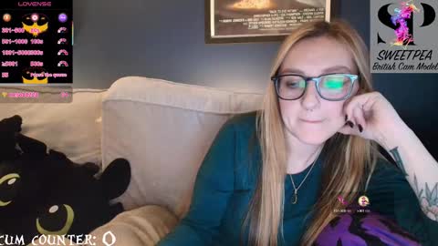 Snapshot of short_sweetpea chatting on 10.21.25 short sweetpea online show from 10.21.25