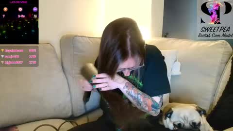 Snapshot of short_sweetpea chatting on 11.04.25 short sweetpea online show from 11.04.25