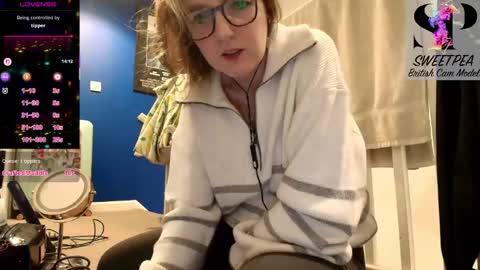 Snapshot of short_sweetpea chatting on 11.10.25 short sweetpea online show from 11.10.25