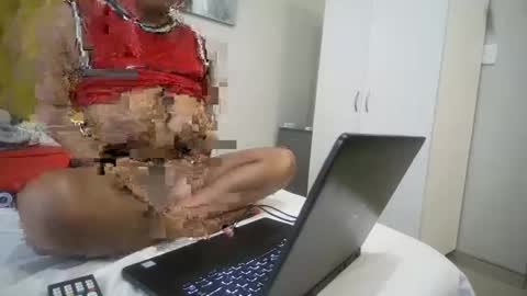 Snapshot of shotofmocha chatting on 11.03.25 shotofmocha online show from 11.03.25