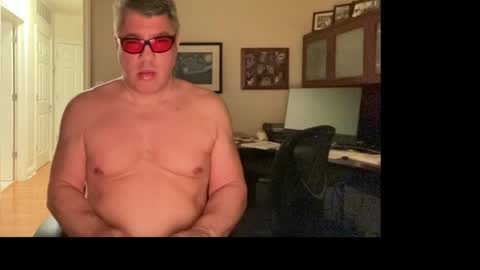 Snapshot of showmet chatting on 04.03.26 Chicago Guy online show from 04.03.26