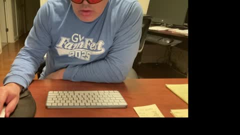 Snapshot of showmet chatting on 04.05.26 Chicago Guy online show from 04.05.26