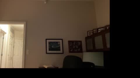 Snapshot of showmet chatting on 04.10.26 Chicago Guy online show from 04.10.26