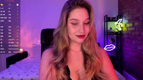 Snapshot of shy_bee chatting on 10.14.25 Alice online show from 10.14.25