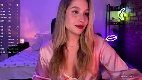 Snapshot of shy_bee chatting on 10.17.25 Alice online show from 10.17.25