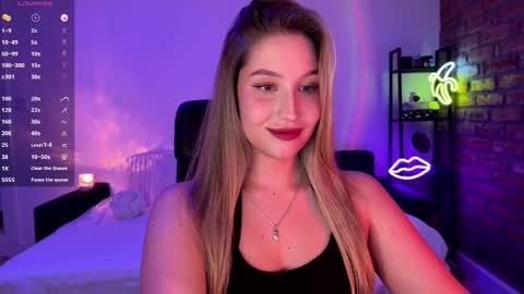 Snapshot of shy_bee chatting on 10.29.25 Alice online show from 10.29.25