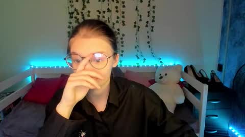 shy_elina01 online show from 10.04.25