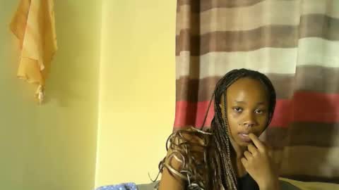 Snapshot of shy_gall chatting on 11.06.25 Noirsirenn online show from 11.06.25