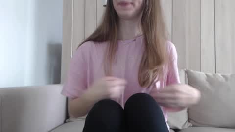 Snapshot of shy_schoolgirl_ chatting on 03.01.25 shy_schoolgirl_ online show from 03.01.25