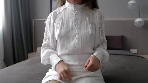 Snapshot of shy_schoolgirl_ chatting on 09.30.25 shy_schoolgirl_ online show from 09.30.25