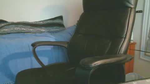 Snapshot of shyboyhugecum2020 chatting on 10.01.25 shyboyhugecum2020 online show from 10.01.25