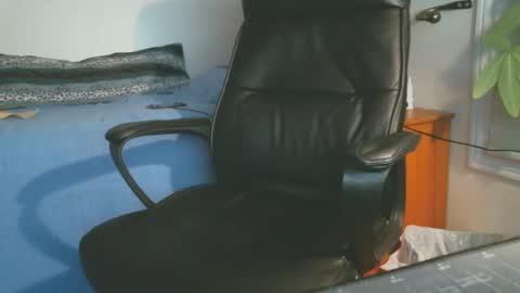 Snapshot of shyboyhugecum2020 chatting on 10.06.25 shyboyhugecum2020 online show from 10.06.25