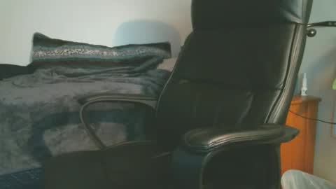 Snapshot of shyboyhugecum2020 chatting on 10.22.25 shyboyhugecum2020 online show from 10.22.25