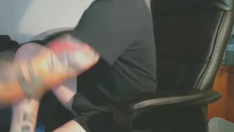 Snapshot of shyboyhugecum2020 chatting on 10.28.25 shyboyhugecum2020 online show from 10.28.25