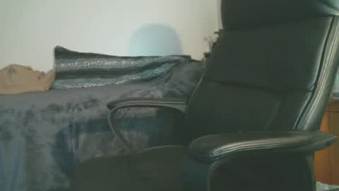 Snapshot of shyboyhugecum2020 chatting on 11.03.25 shyboyhugecum2020 online show from 11.03.25