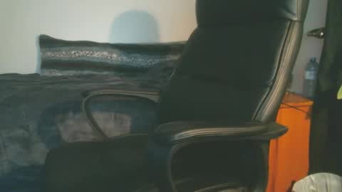 shyboyhugecum2020 online show from 11.18.25