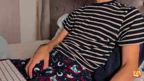 Snapshot of shydude666 chatting on 11.02.25 shydude666 online show from 11.02.25